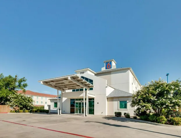 Motel 6 Cleburne, TX hotel detail image 3