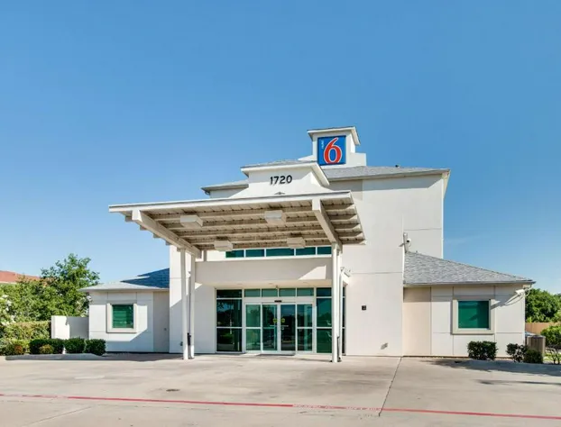 Motel 6 Cleburne, TX hotel detail image 1