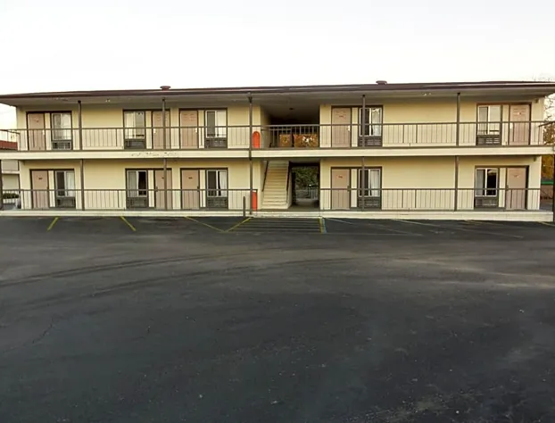 Budget Inn Selma hotel detail image 1