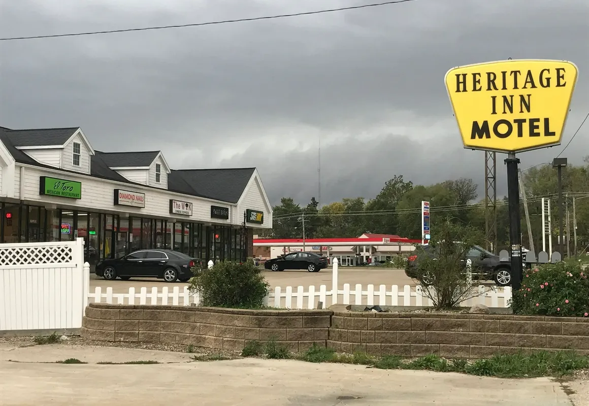Heritage Inn Mahomet hotel hero