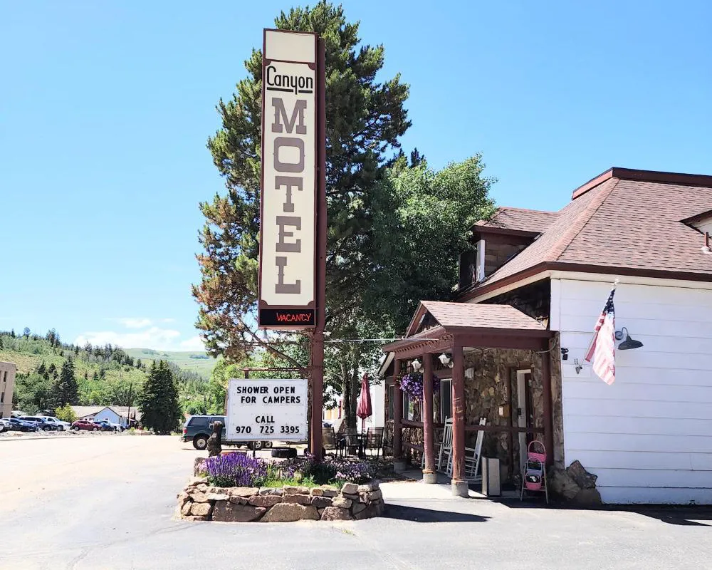 Canyon Motel hotel hero
