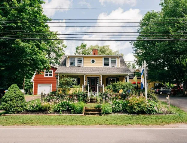 Farmhouse Inn B&B hotel detail image 3