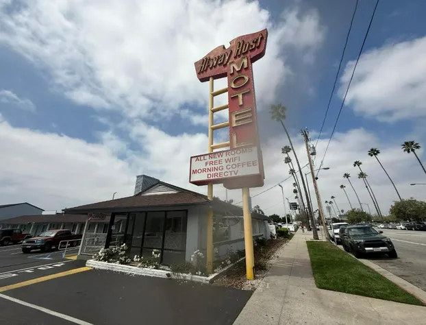 Hi-Way Host Motel hotel detail image 1