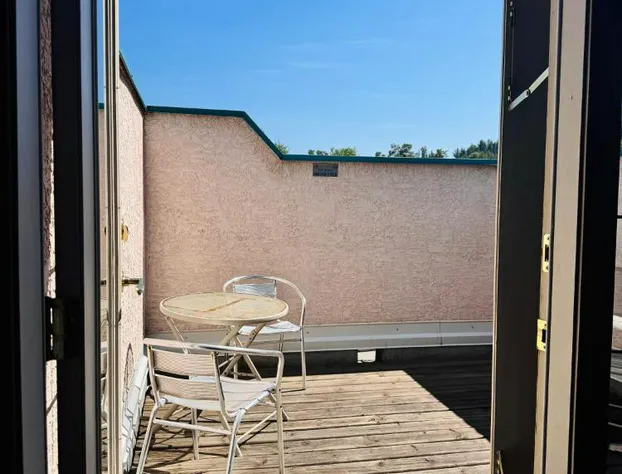 Super 8 by Wyndham Castlegar BC hotel detail image 1