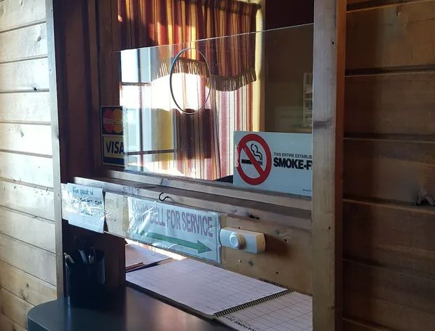 Earth Inn Motel hotel detail image 4