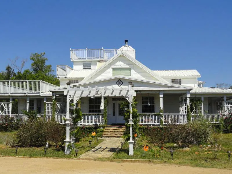 Book Nook Inn hotel hero