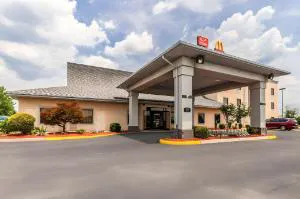 Econo Lodge Inn & Suites hotel hero