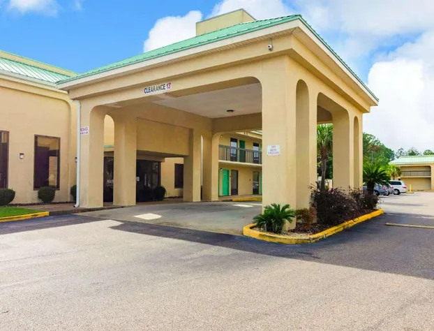 Econo Lodge Inn & Suites Gulfport Airport hotel detail image 1