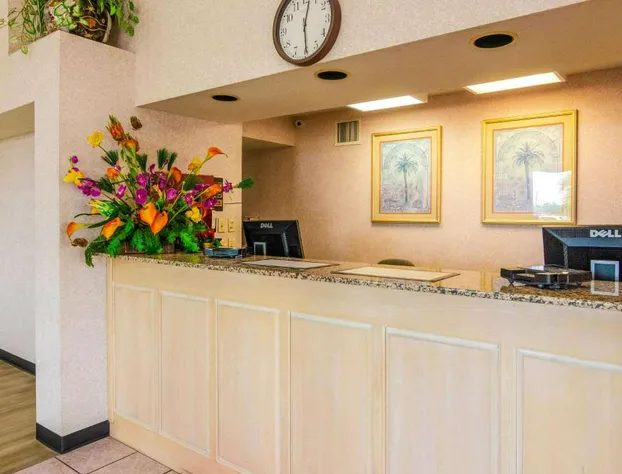 Econo Lodge Inn & Suites Gulfport Airport hotel detail image 2