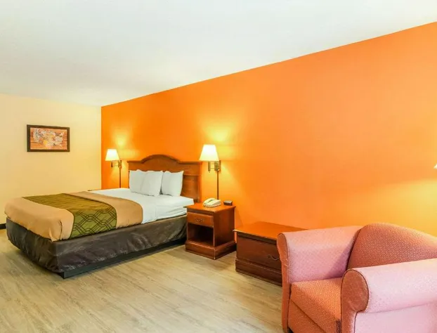 Econo Lodge Inn & Suites Gulfport Airport hotel detail image 4