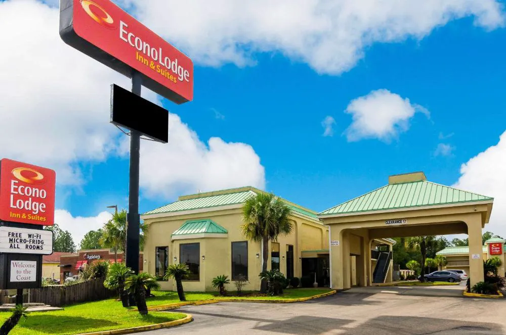 Econo Lodge Inn & Suites hotel hero