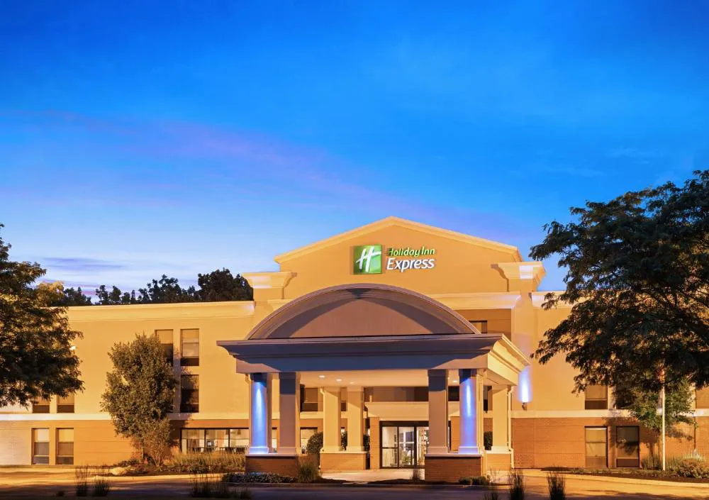 Holiday Inn Express Indianapolis Airport by IHG hotel hero