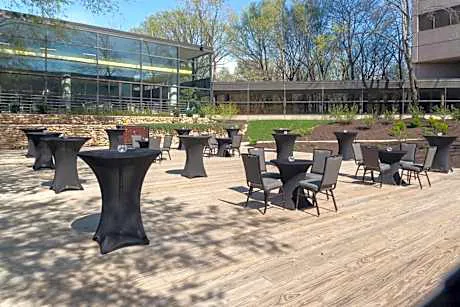 DoubleTree by Hilton Kansas City - Overland Park hotel detail image 3