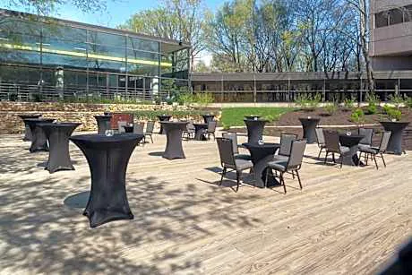 DoubleTree by Hilton Kansas City - Overland Park hotel detail image 4