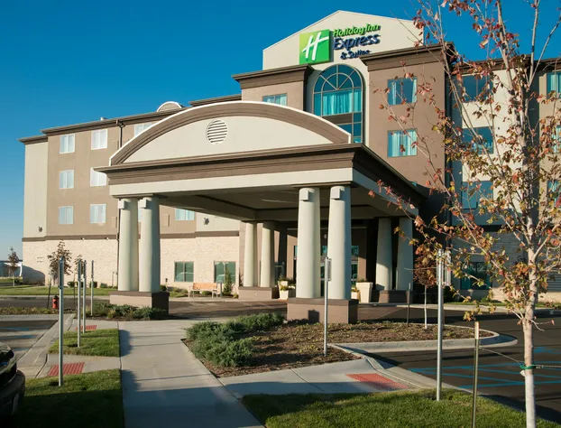 Holiday Inn Express and Suites Kansas City Airport by IHG hotel detail image 3