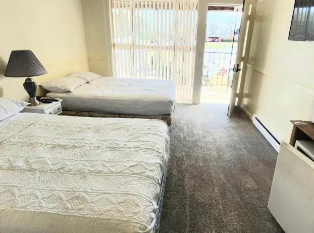 Twin Lakes Inn hotel detail image 4