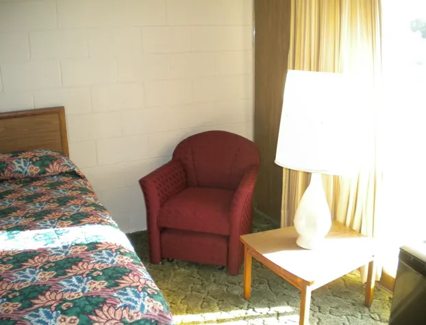 Budget Lakeview Inn hotel detail image 4