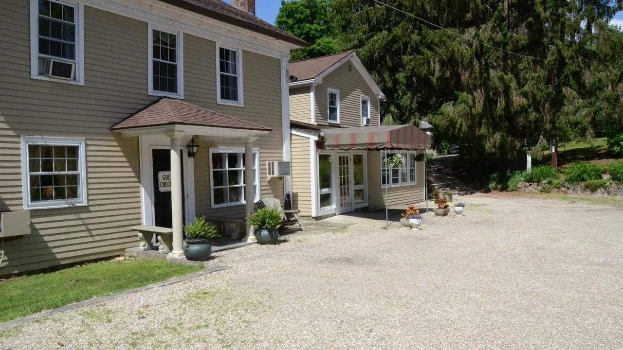Cornwall Inn and Lodge - Cornwall Bridge, Connecticut | Travelpass