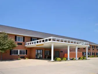 Super 8 by Wyndham New Hampton hotel detail image 1