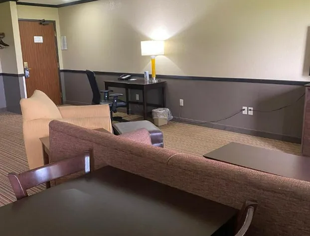 Super 8 by Wyndham New Hampton hotel detail image 4