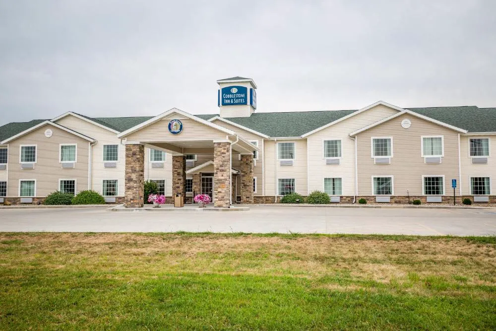 Cobblestone Inn & Suites - Winterset, IA hotel hero