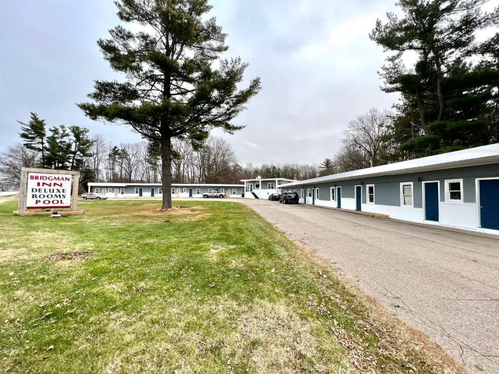 Bridgman Inn hotel hero