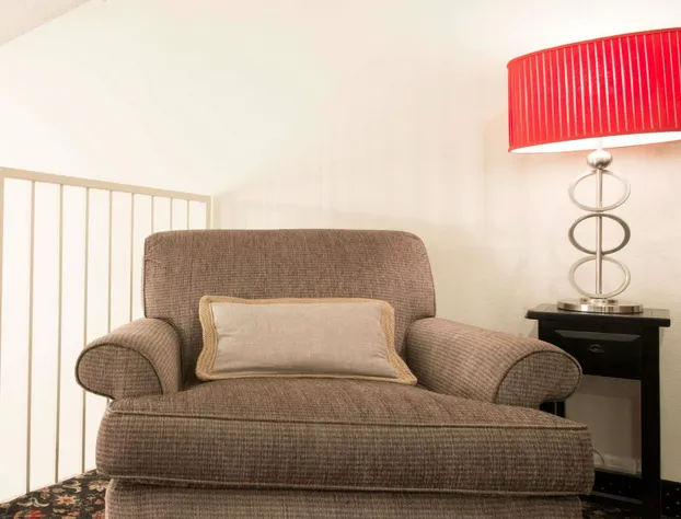 Super 8 by Wyndham Richmond hotel detail image 4