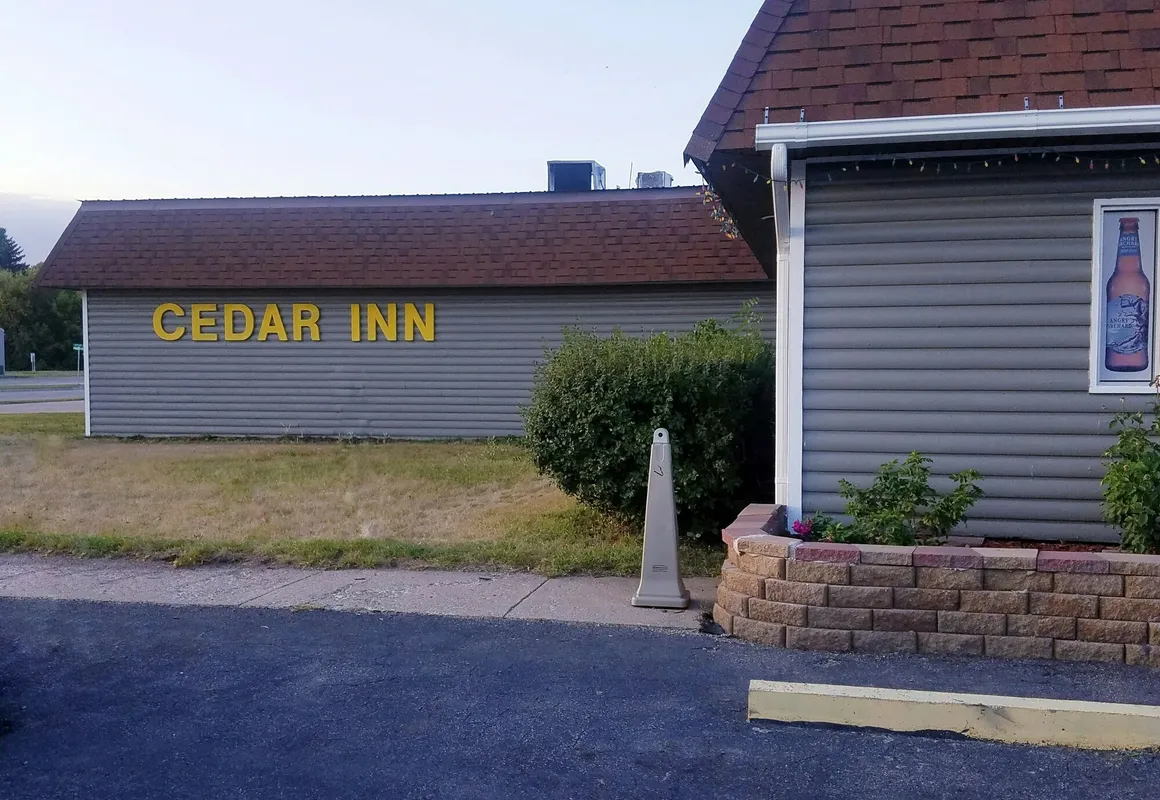 Cedar Inn hotel hero