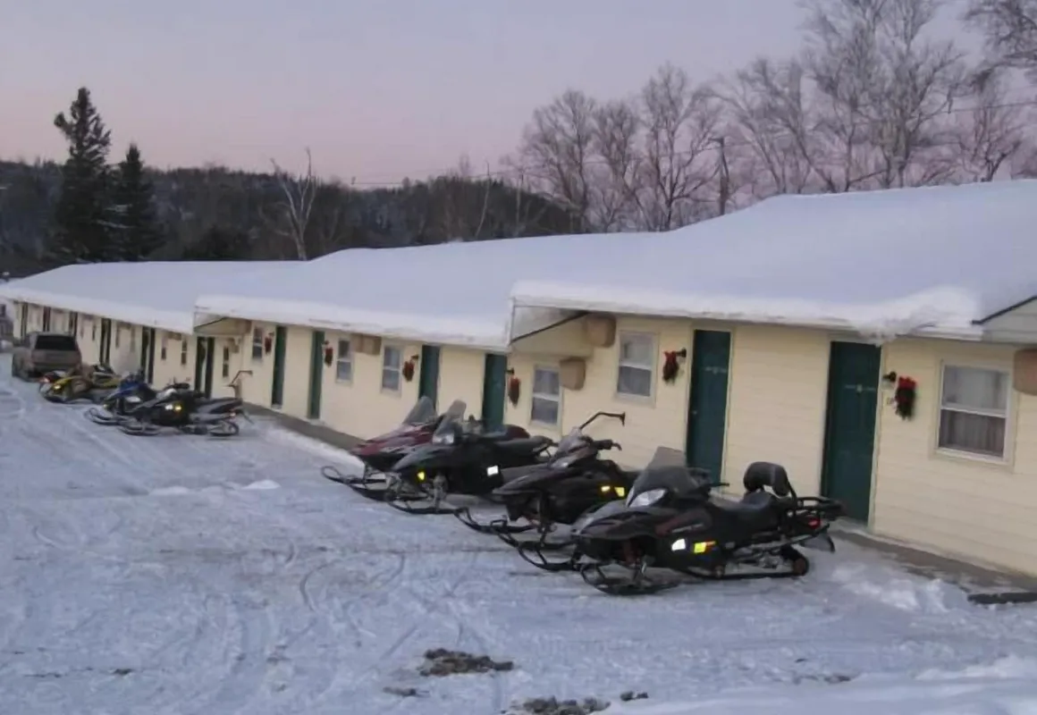 Colebrook C.C. & Motel hotel hero