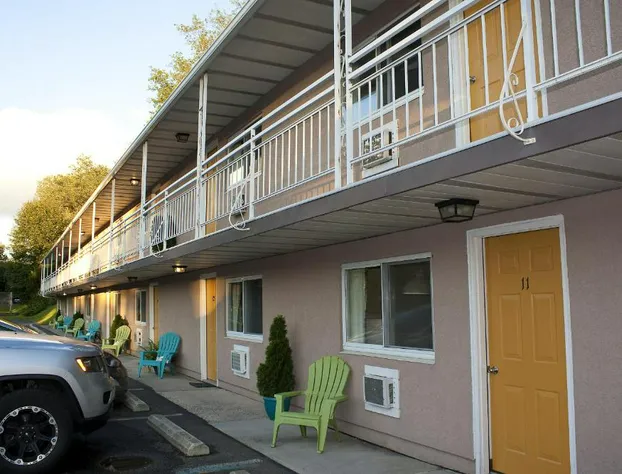 Macaluso's at the Lantern Lodge hotel detail image 2