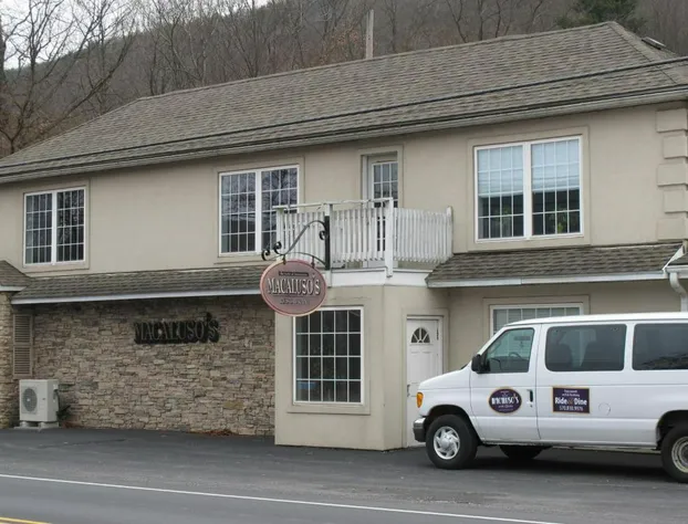 Macaluso's at the Lantern Lodge hotel detail image 3