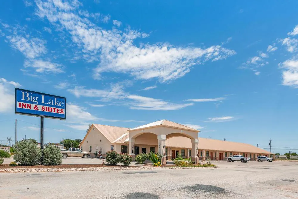 Big Lake Inn & Suites hotel hero