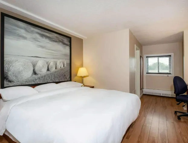 Super 8 by Wyndham Smoky Lake hotel detail image 3