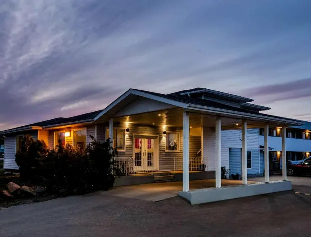 Super 8 by Wyndham Smoky Lake hotel detail image 2