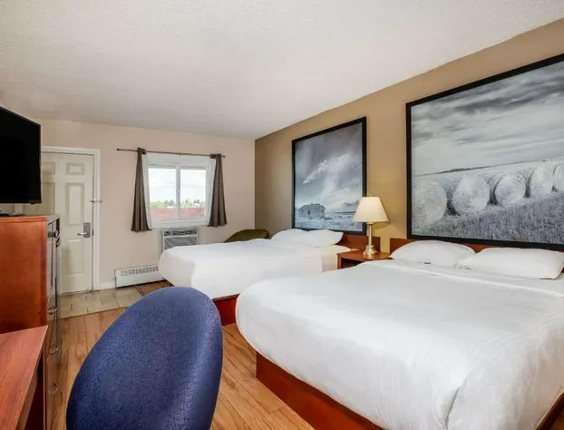 Super 8 by Wyndham Smoky Lake hotel detail image 4