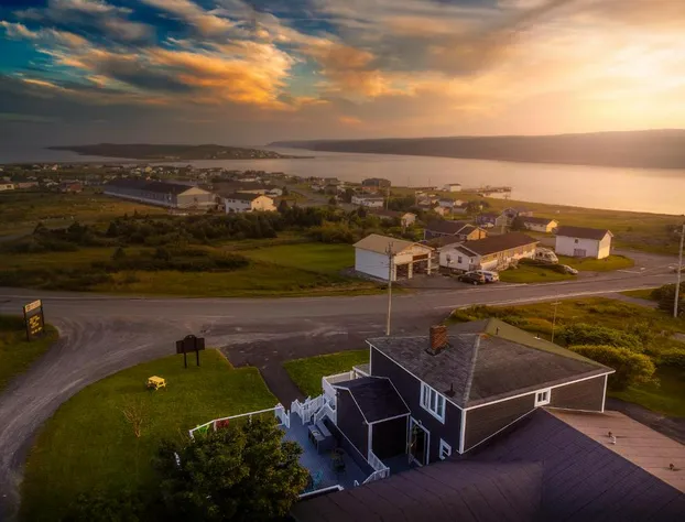 Edge of the Avalon Inn hotel detail image 1