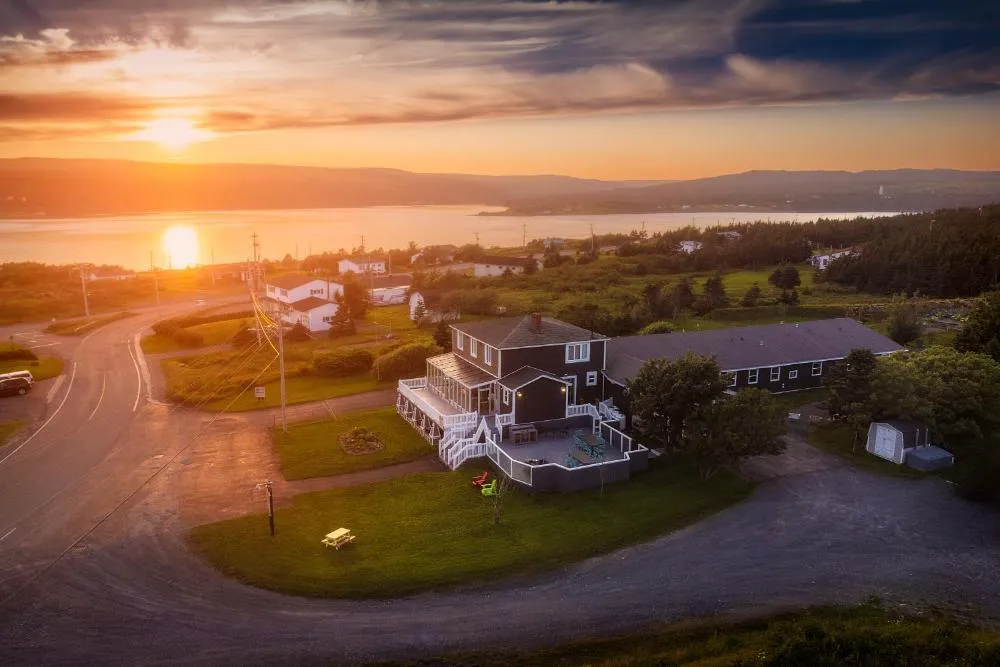 Edge of the Avalon Inn hotel hero