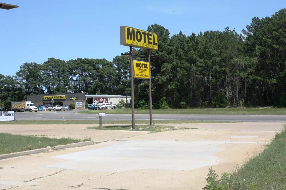 Lake Palestine Motor Inn hotel hero