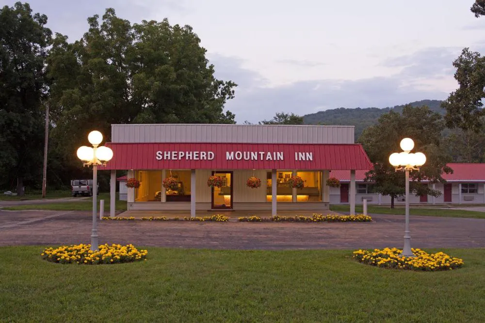 Shepherd Mountain Inn hotel hero