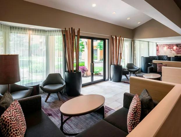 Courtyard by Marriott Chicago O'Hare hotel detail image 1