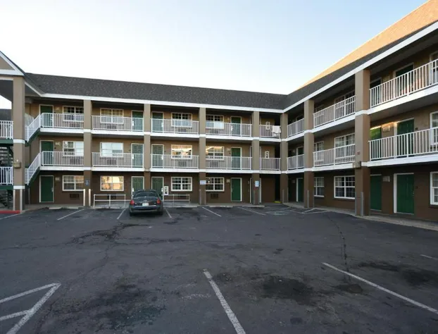 HomeTowne Studios by Red Roof Denver - Lakewood West hotel detail image 2