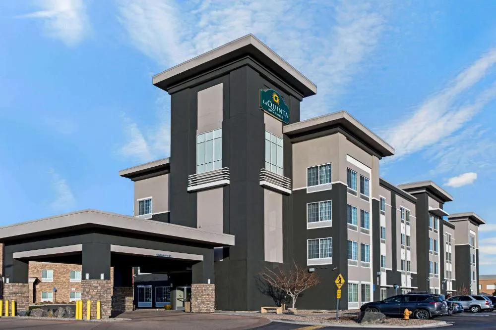 La Quinta Inn & Suites by Wyndham Denver Gateway Park hotel hero