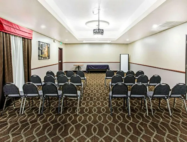 La Quinta Inn & Suites by Wyndham Denver Gateway Park hotel detail image 2