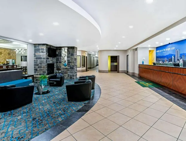 La Quinta Inn & Suites by Wyndham Denver Gateway Park hotel detail image 3