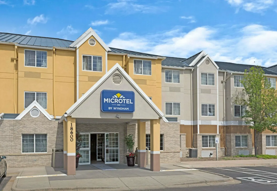 Microtel Inn & Suites by Wyndham Denver Airport hotel hero