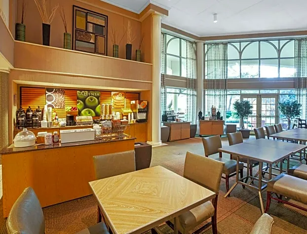 La Quinta Inn & Suites by Wyndham Houston Galleria hotel detail image 4