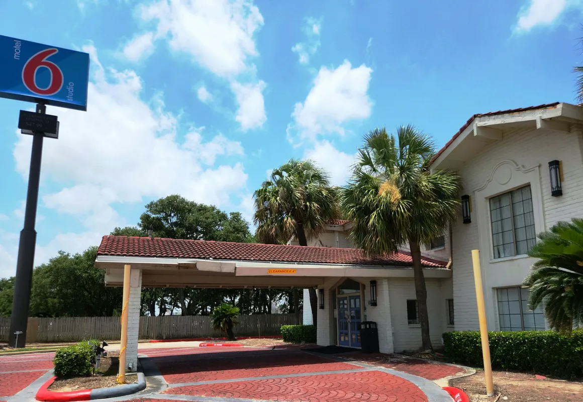 Studio 6 Baytown, TX - Garth Road hotel hero