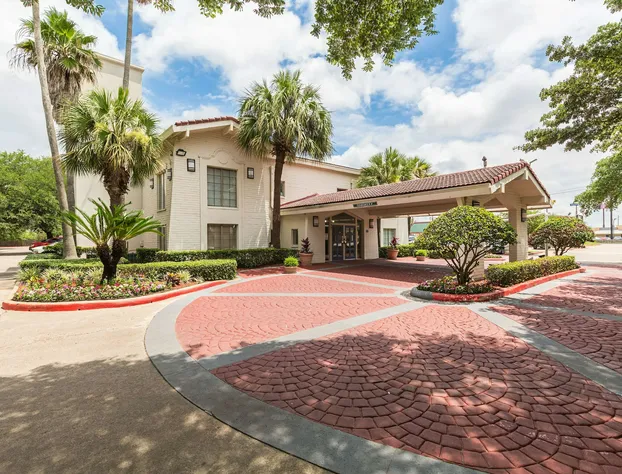 Studio 6 Baytown, TX - Garth Road hotel detail image 2