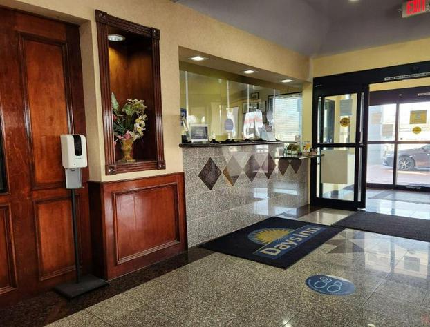 Days Inn & Suites by Wyndham Pasadena hotel detail image 3