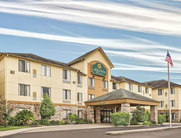 La Quinta Inn & Suites by Wyndham The Woodlands/Spring hotel detail image 1